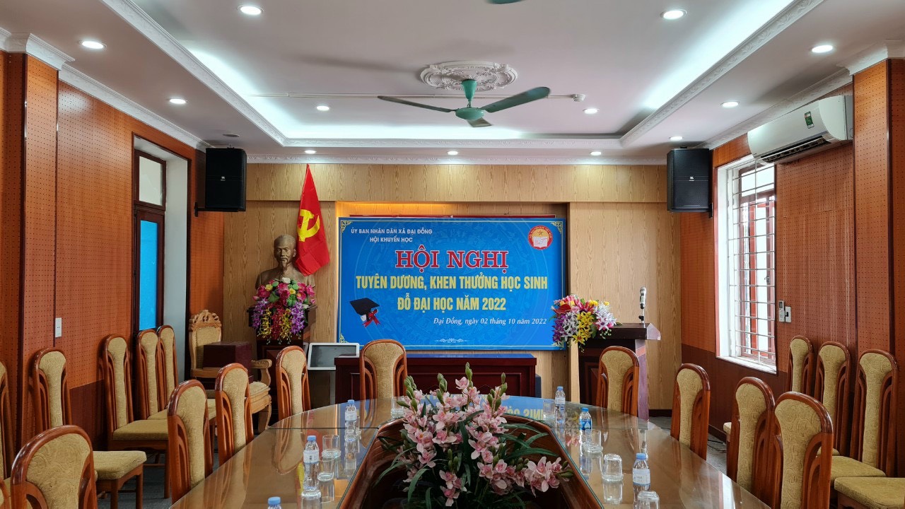 Tuyên dương, khen thưởng  học sinh đỗ Đại học năm 2022